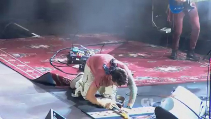 John Mayer faz solo de guitarra no chão Rock in Rio 2013