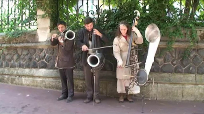 Arts de la Rue - La fausse compagnie - Le chant des pavillons