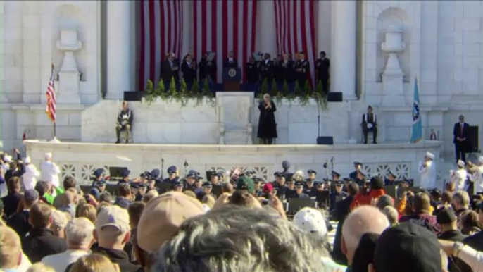 Obama conmemora el Día de los Veteranos