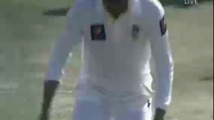 Hearth Bowled by Junaid Khan -