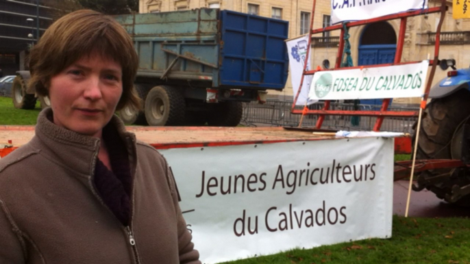 Les agriculteurs rassemblés devant la préfecture