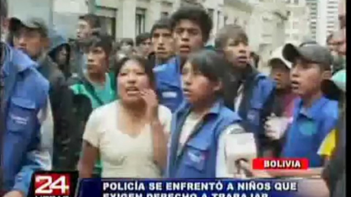 Policía de Bolivia reprime niños que protestaban por ley contra el trabajo infantil