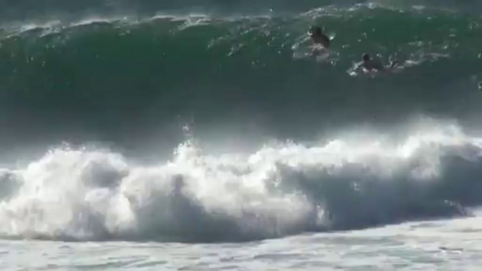 Banzai pipeline surfing 2009 North Shore Oahu world class surfing