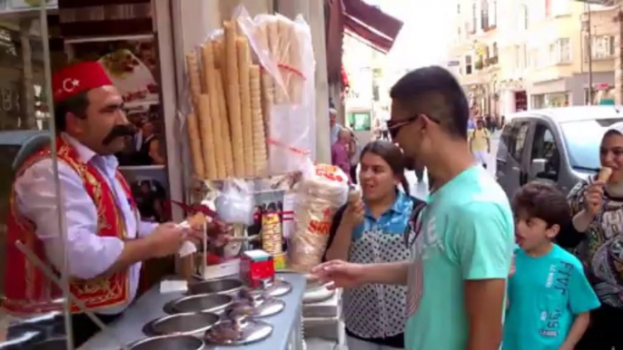 Vendeur de glaces Turque hilarant! Le blagueur...