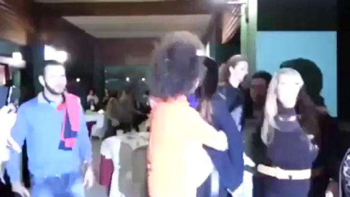 Entrega de regalos a SyK en Cena Las Palmas...Atención al final,moriréis de Amor.