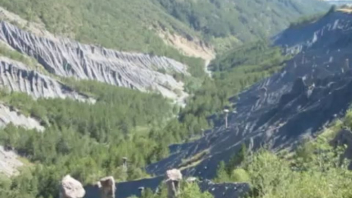 Les Demoiselles Coiffées de Théus (Hautes-Alpes, Provence-Alpes-Côte d'Azur)