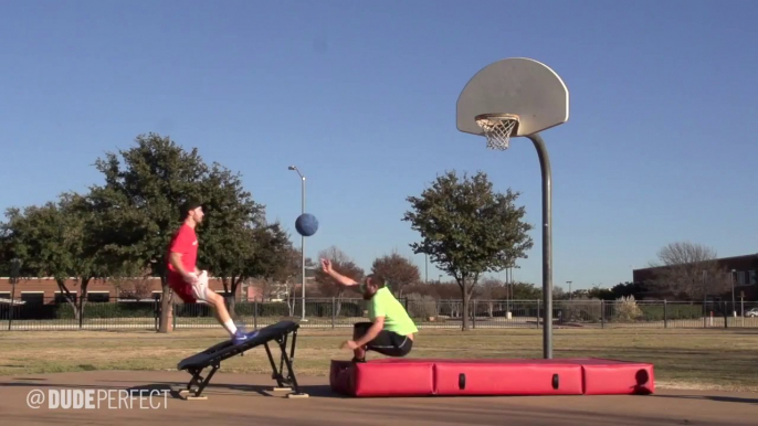 A la recherche du DUNK Parfait - Des trick shots de fou en basket!