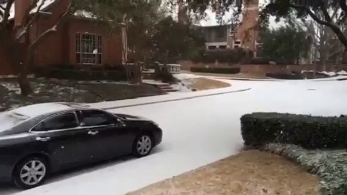 Snow Moves Into Dallas