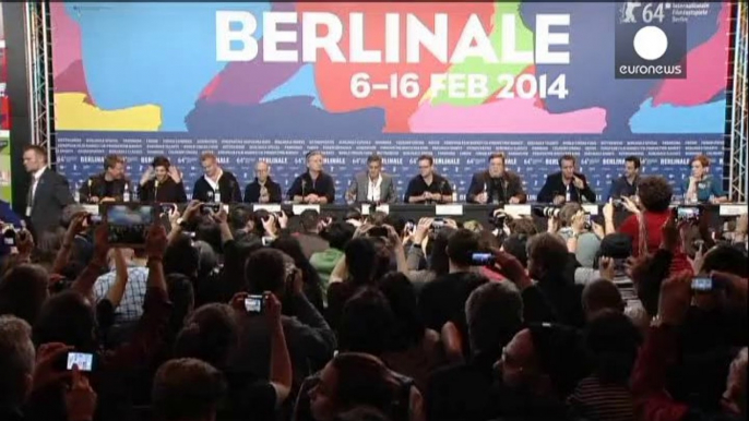 George Clooney pasea sus encantos y su compromiso político por la Berlinale