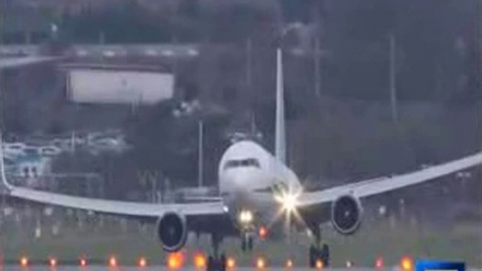 Scariest landing, Plane wobbles in extreme winds at Birmingham Airport