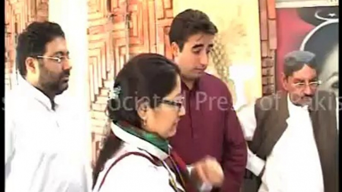 Bilawal Bhutto Zardari, former Prime Minister Gilani donate blood at Naudero