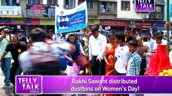 Rakhi Sawant distributed DUSTBINS