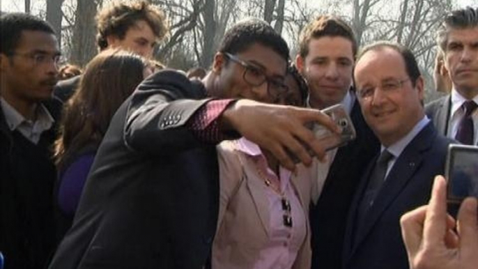 Quand Hollande fait des selfies "comme Obama" - 11/03