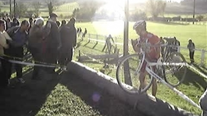 Cyclo cross: saut d'obstacle