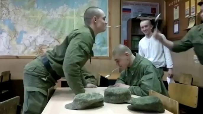 Russian Spoon battle : hilarious dumb guy!