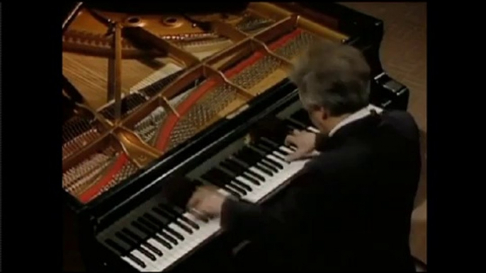 VLADIMIR ASHKENAZY PLAYS SCHUMANN ARABESQUE Op.18 & SONATA Nº1 Op.11  LIVE