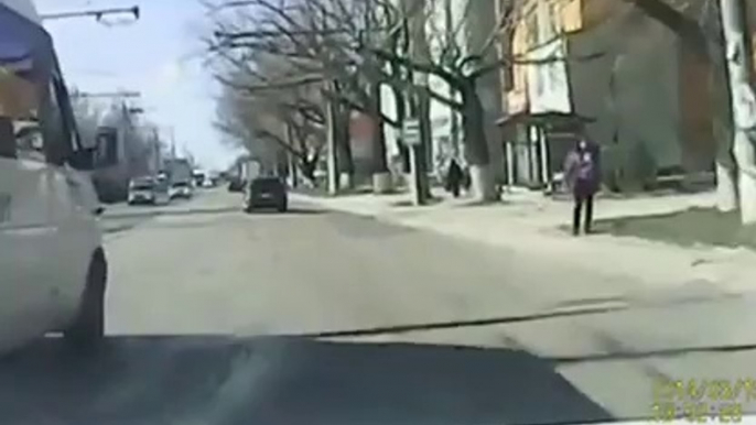 Hilarious fail during a Road rage! Next time you'll stay calm dude!