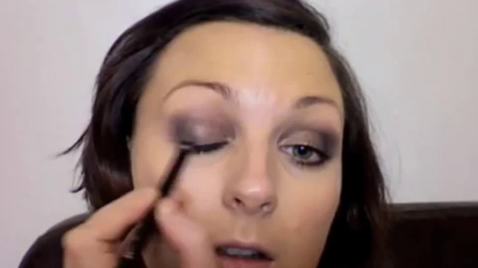 BASICS Quick Smoky eyes with a Plum undertone.