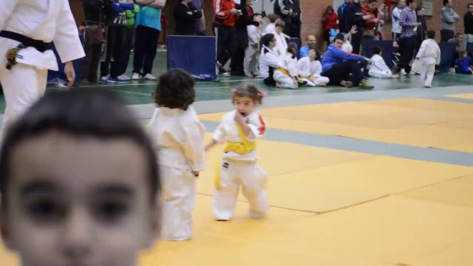 Young girls first Judo fight! Hilarious and so so cute!