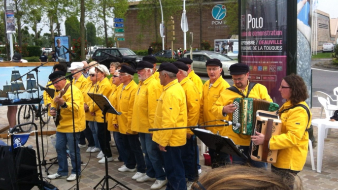 Chants marins et fruits de mer sur le Village de la Solitaire du Figaro