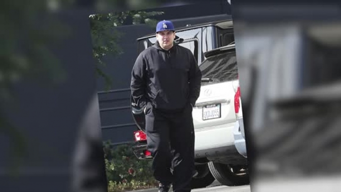 Rob Kardashian Allegedly Checks Into Rehab