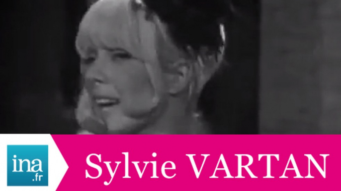 Sylvie Vartan chante "Gosse de Paris" (live officiel) - Archive INA