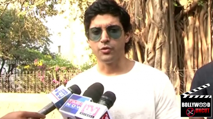 Farhan Akhtar Casts His VOTE | Lok Sabha Elections 2014