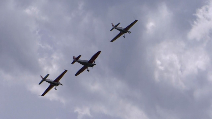 DESNOS MICHEL PRESENTE  VOLTIGE AERIENNE au  CAP D AGDE  11 5 2014 2