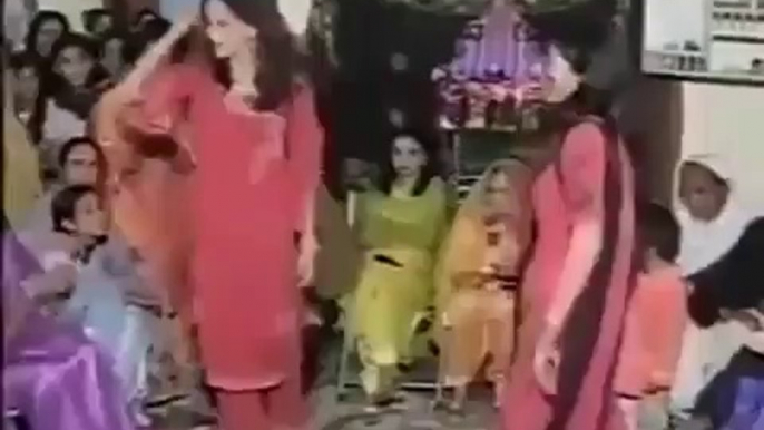 Very rare video of Saba Qamar {VIDEO}