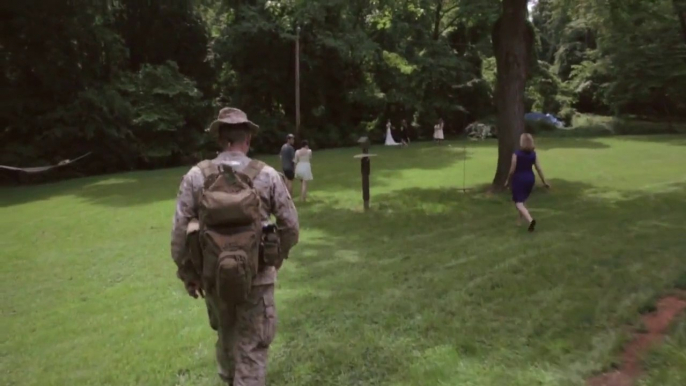 Plus beau cadeau de mariage : un marines revient le jour du mariage de sa soeur