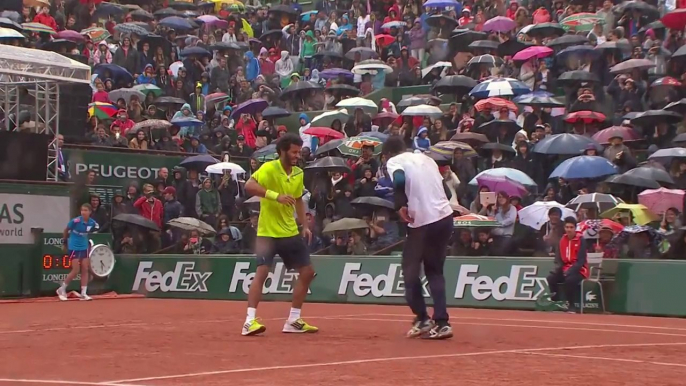 Gael MONFILS VS Laurent LOKOLI : Battle de danse pendant le tournoi de Rolland Garros!