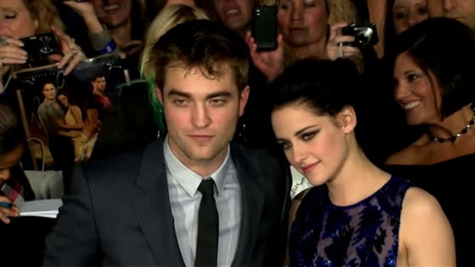Robert Pattinson Still Talks to Kristen Stewart