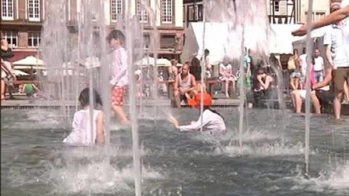 Canicule à Strasbourg: chacun cherche le frais - 09/06