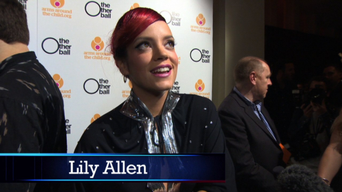 Lily Allen Literally Crawls To The Red Carpet