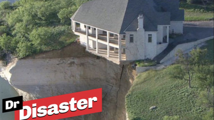 Une maison prête à tomber de la falaise / Dr Disaster