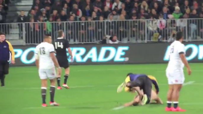 So violent Tacle on a streaker during All Blacks rugby game!  Dumb security guy...