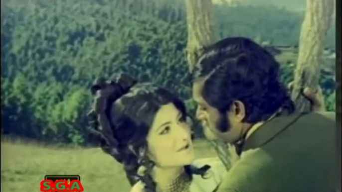 Muhabat ZIndgi hai aur tum meri muhabat ho. Aasya and Waheed Murad Pakistani Urdu Hindi Song