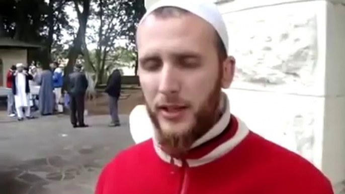 Marcelo, un Brazilian converti à L_Islam recite le Quran