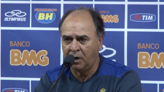 Técnico do Cruzeiro pede cobrança dos torcedores à arbitragem