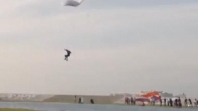 Friday Freakout Skydiver Gives Up, Cuts Away Mid-Swoop - Skydiving