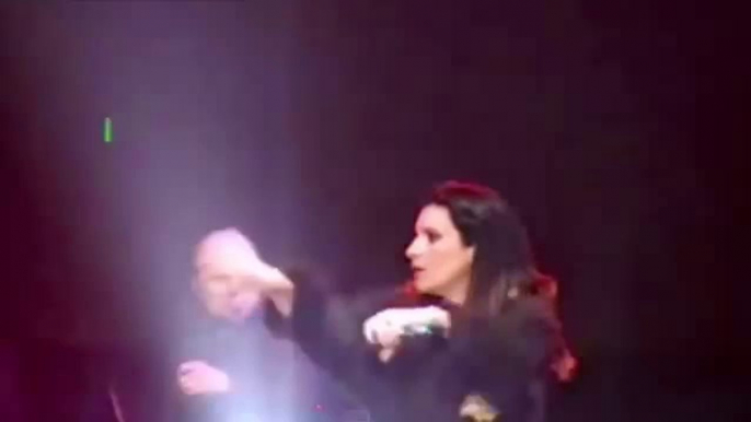 Laura Pausini had no panties in a presentation in Lima   Peru