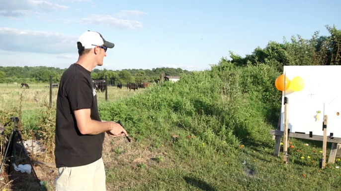 Tricks de dingue en tir au pistolet : couper la balle en 2! Quasi impossible...