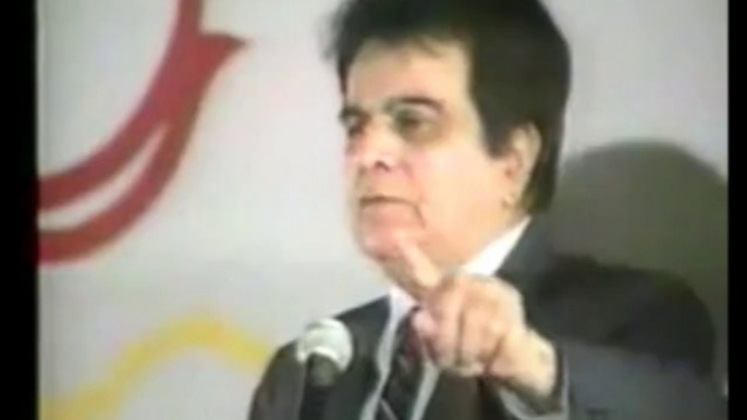 Rare clip of Dilip Kumar sharing his views about Imran Khan.