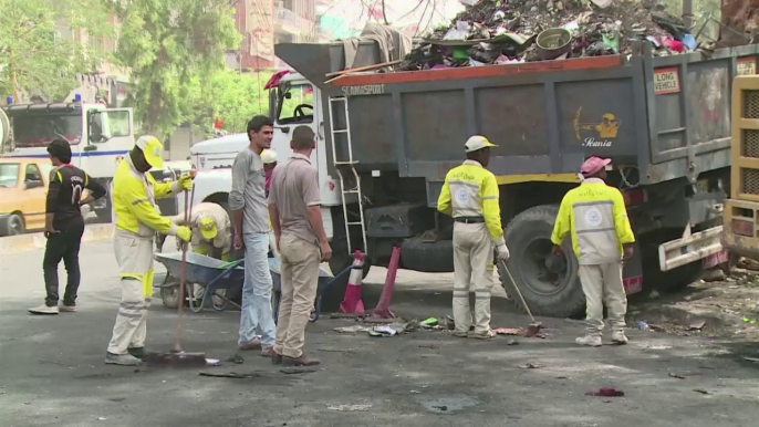 Baghdad residents clean up day after two deadly car bombs