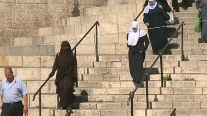 Israeli police deploy in Jerusalem ahead of Friday prayers