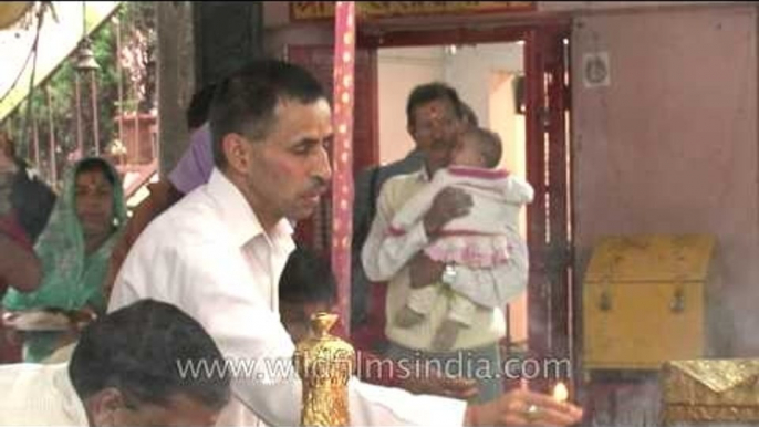 Devotees chanting holy mantras at Naina Devi Temple