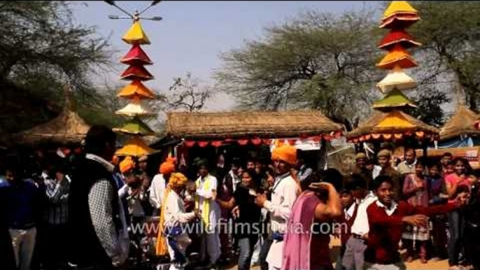 Hilarious dance moves by visitors at Surajkund Mela