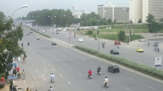 Pakistan Tehreek-e-Insaf k workers ka josh in zero point islamabad most watch  [15 august 2014 ]time 4:00 pm