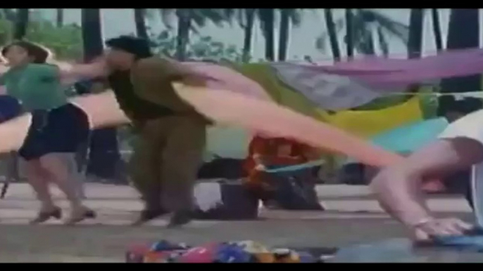 MAIN TOU HOON PAGAL MUNDA TU HAI MERI SOHNI KURI.....( Vinod Rathod   Alka Yagnik )