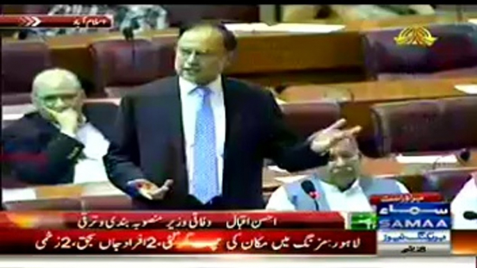 Ahsan Iqbal Doing Funny Parody Of Imran Khan & Tahir Ul Qadri In Parliament